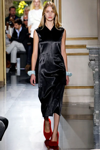 Look 30
